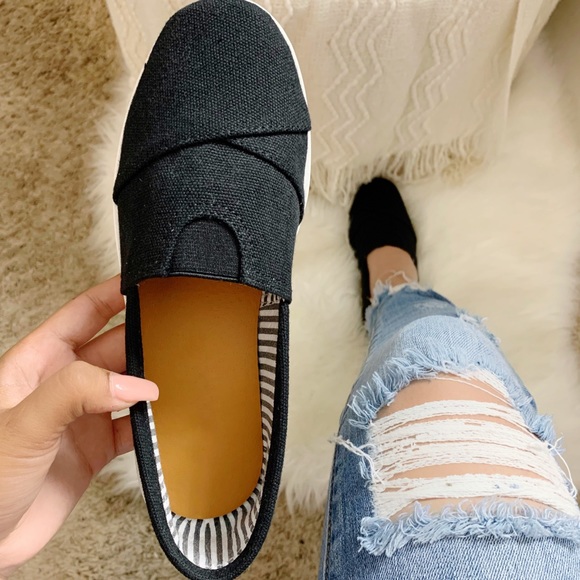 NEW Sofie Flats- in Black - Picture 2 of 6